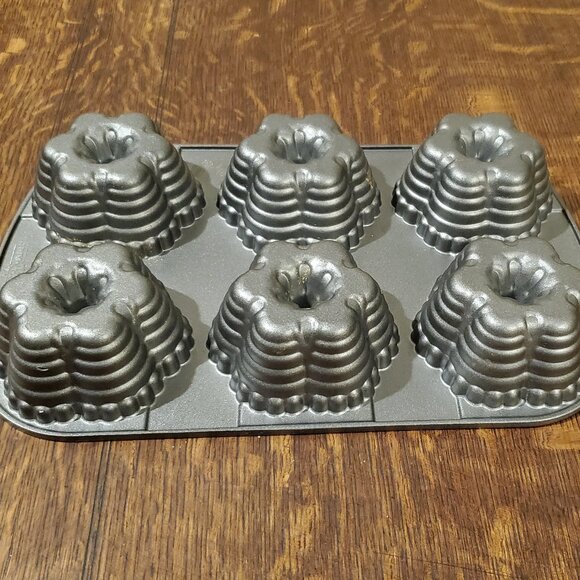 Nordic Ware Bundt Festival 12 Mini Cakelet Baking Pan - Picture 6 of 8